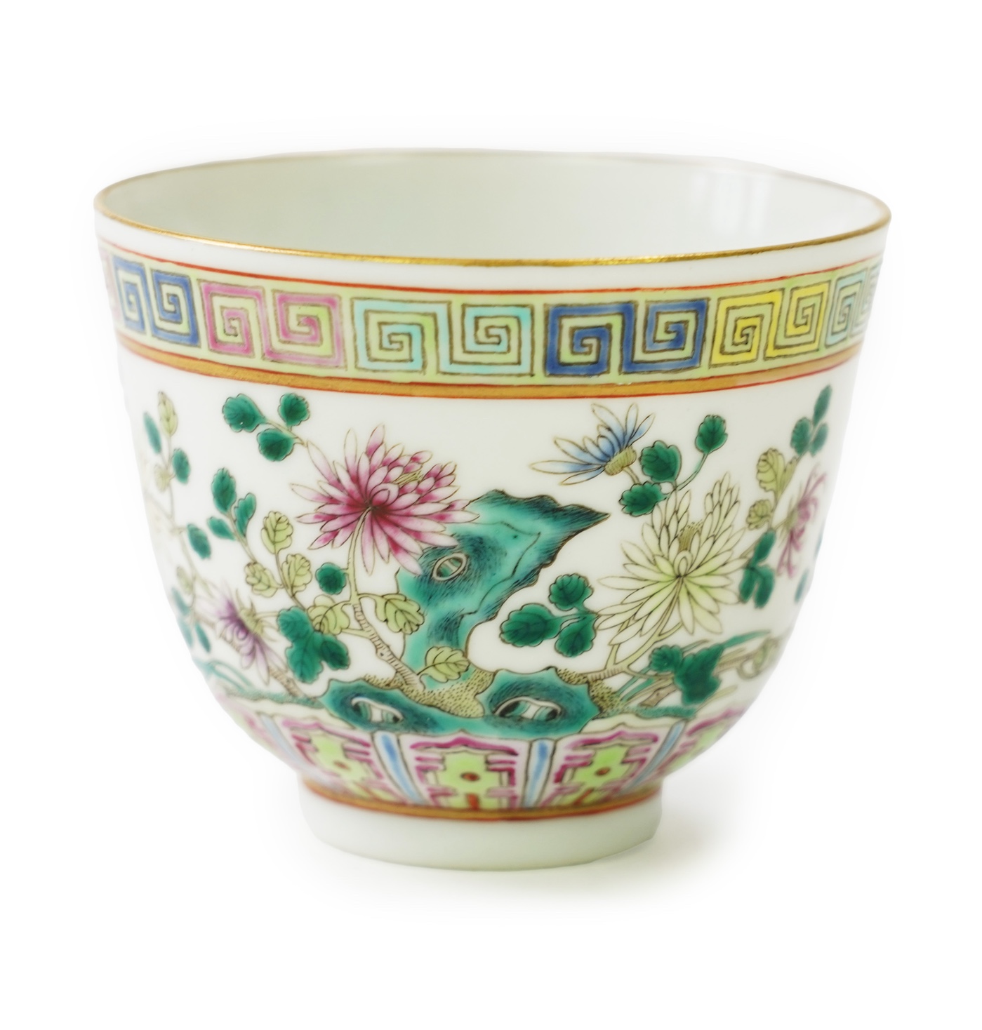 A Chinese famille rose cup, Guangxu mark but later, 6.5cm